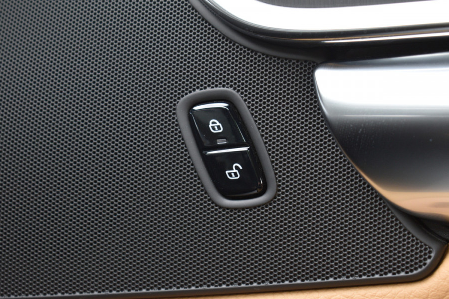 Volvo V90 T5 Automaat Momentum | Trekhaak | Blis | Keyless | Dealer onderhouden | Stoelverwarming |