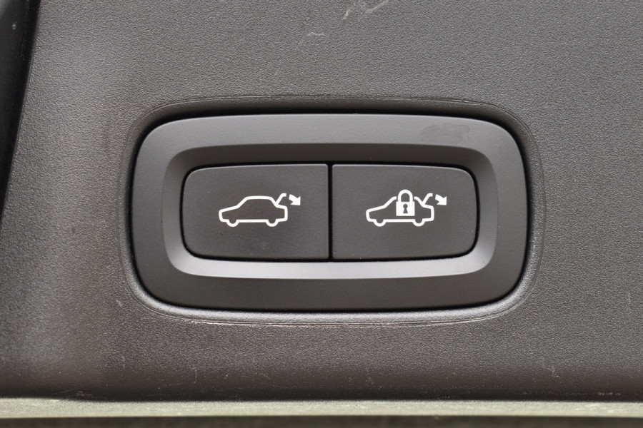 Volvo V90 T5 Automaat Momentum | Trekhaak | Blis | Keyless | Dealer onderhouden | Stoelverwarming |