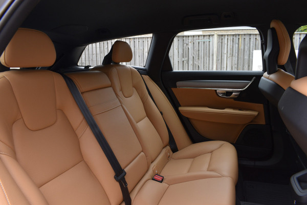 Volvo V90 T5 Automaat Momentum | Trekhaak | Blis | Keyless | Dealer onderhouden | Stoelverwarming |