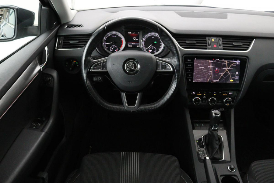 Škoda Octavia 1.0 TSI Style | Panoramadak | Stoelverwarming | Adaptive cruise | Trekhaak | Carplay | Climate control | Sportstoelen
