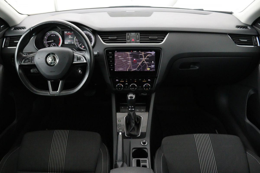 Škoda Octavia 1.0 TSI Style | Panoramadak | Stoelverwarming | Adaptive cruise | Trekhaak | Carplay | Climate control | Sportstoelen