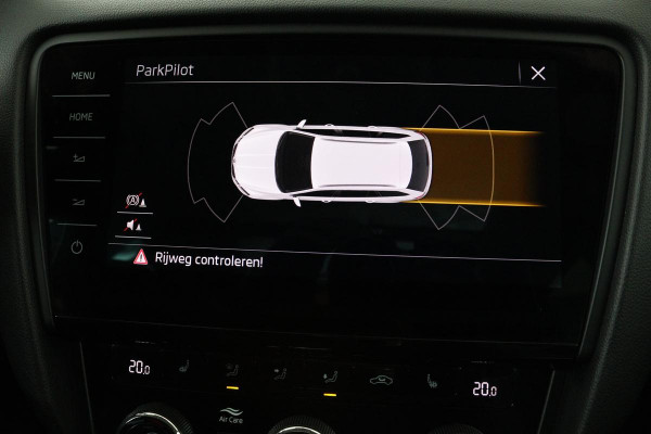 Škoda Octavia 1.0 TSI Style | Panoramadak | Stoelverwarming | Adaptive cruise | Trekhaak | Carplay | Climate control | Sportstoelen