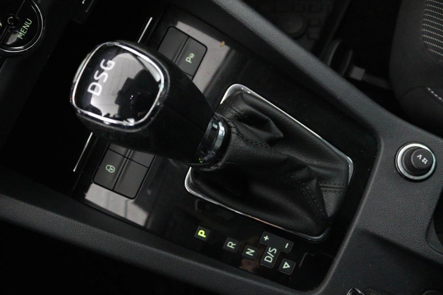 Škoda Octavia 1.0 TSI Style | Panoramadak | Stoelverwarming | Adaptive cruise | Trekhaak | Carplay | Climate control | Sportstoelen