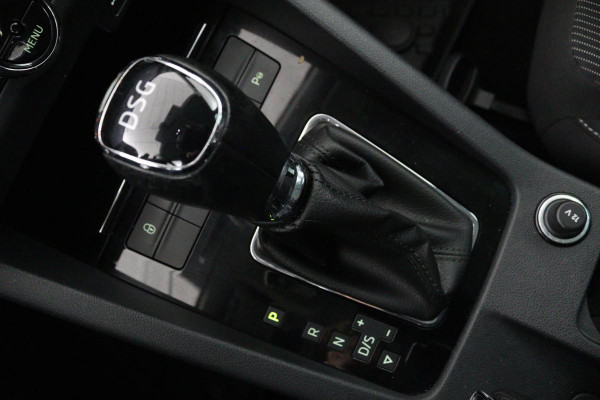 Škoda Octavia 1.0 TSI Style | Panoramadak | Stoelverwarming | Adaptive cruise | Trekhaak | Carplay | Climate control | Sportstoelen
