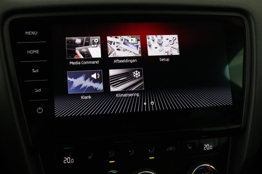 Škoda Octavia 1.0 TSI Style | Panoramadak | Stoelverwarming | Adaptive cruise | Trekhaak | Carplay | Climate control | Sportstoelen