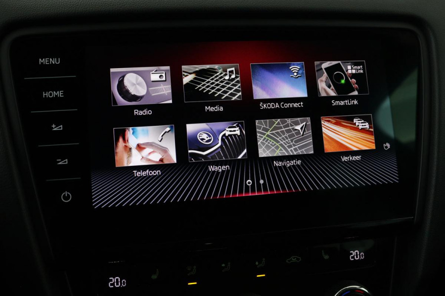 Škoda Octavia 1.0 TSI Style | Panoramadak | Stoelverwarming | Adaptive cruise | Trekhaak | Carplay | Climate control | Sportstoelen