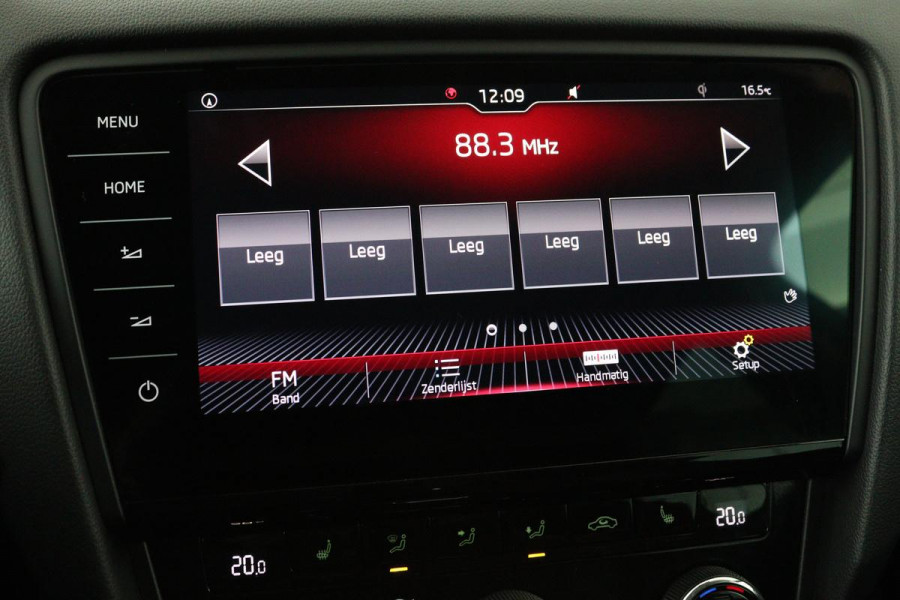 Škoda Octavia 1.0 TSI Style | Panoramadak | Stoelverwarming | Adaptive cruise | Trekhaak | Carplay | Climate control | Sportstoelen