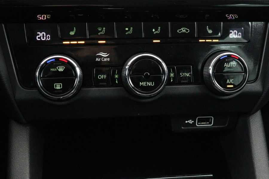 Škoda Octavia 1.0 TSI Style | Panoramadak | Stoelverwarming | Adaptive cruise | Trekhaak | Carplay | Climate control | Sportstoelen