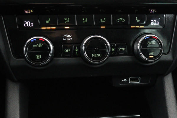 Škoda Octavia 1.0 TSI Style | Panoramadak | Stoelverwarming | Adaptive cruise | Trekhaak | Carplay | Climate control | Sportstoelen