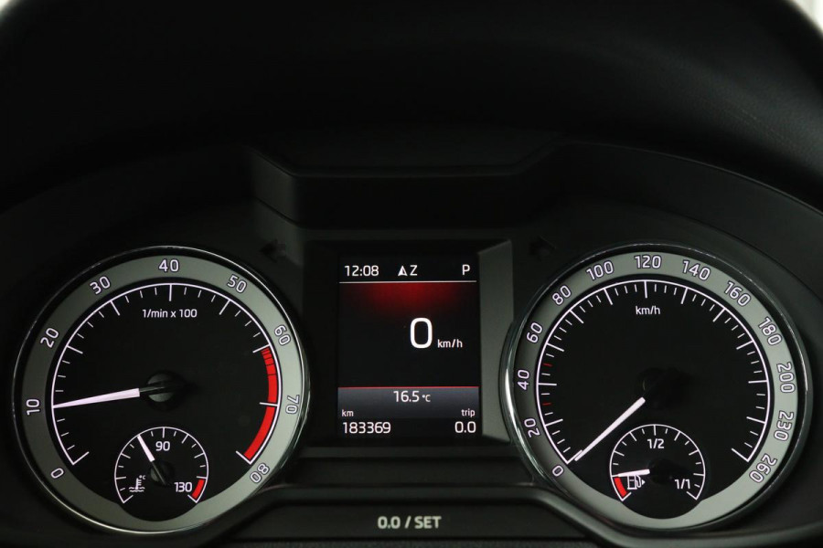 Škoda Octavia 1.0 TSI Style | Panoramadak | Stoelverwarming | Adaptive cruise | Trekhaak | Carplay | Climate control | Sportstoelen