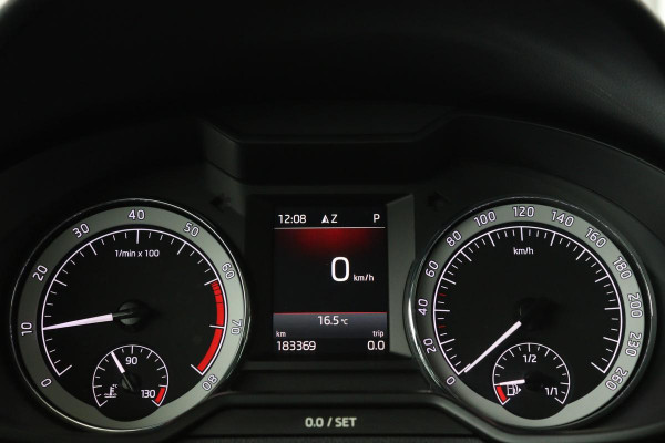 Škoda Octavia 1.0 TSI Style | Panoramadak | Stoelverwarming | Adaptive cruise | Trekhaak | Carplay | Climate control | Sportstoelen