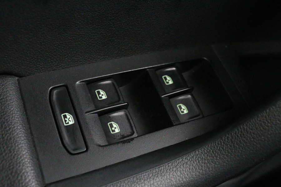 Škoda Octavia 1.0 TSI Style | Panoramadak | Stoelverwarming | Adaptive cruise | Trekhaak | Carplay | Climate control | Sportstoelen