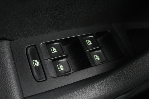 Škoda Octavia 1.0 TSI Style | Panoramadak | Stoelverwarming | Adaptive cruise | Trekhaak | Carplay | Climate control | Sportstoelen