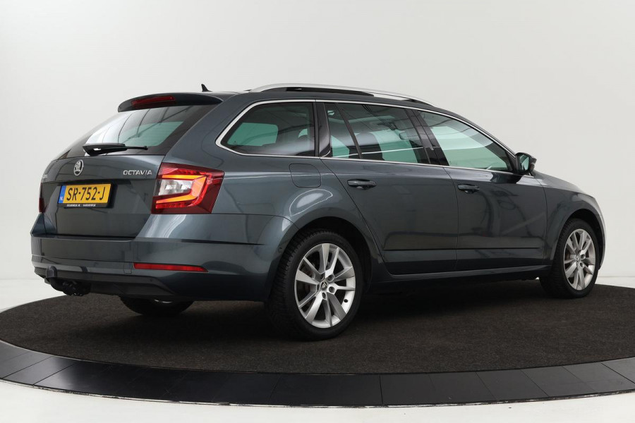 Škoda Octavia 1.0 TSI Style | Panoramadak | Stoelverwarming | Adaptive cruise | Trekhaak | Carplay | Climate control | Sportstoelen