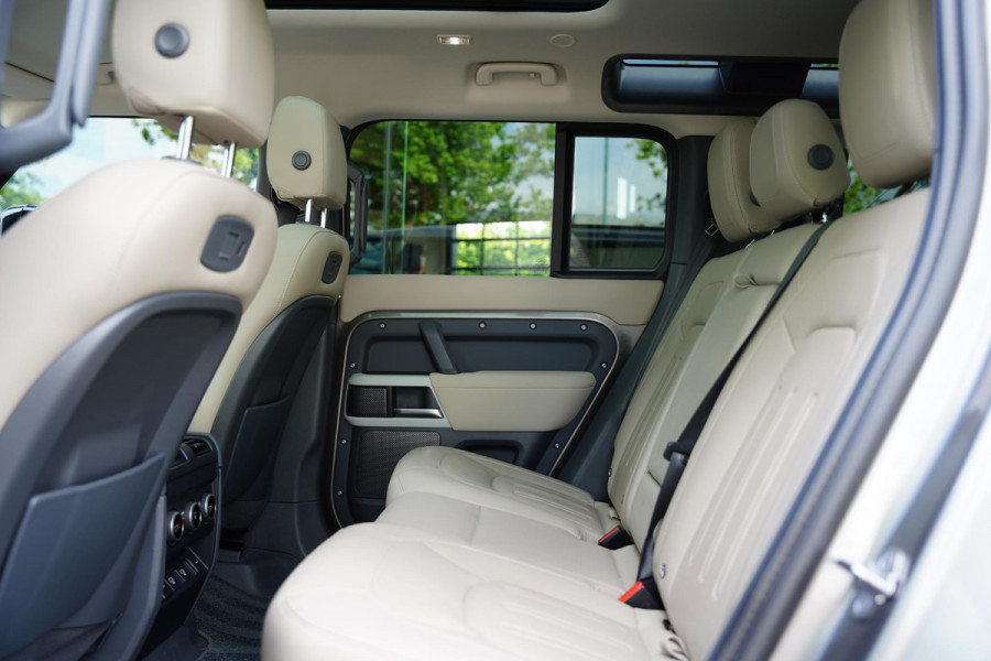 Land Rover Defender P 400 E Hybride BTW Leder Ivory Panorama Dak