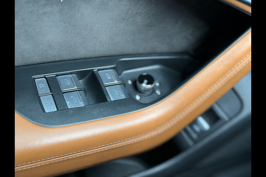 Audi A6 Avant RS6 TFSI quattro l Pano l Carbon l Luchtvering l Exclusive Leder l B&O l Camera l Matrix l 22" velgen l
