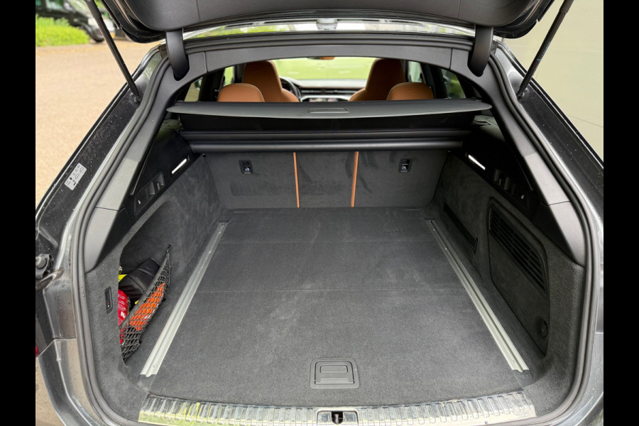 Audi A6 Avant RS6 TFSI quattro l Pano l Carbon l Luchtvering l Exclusive Leder l B&O l Camera l Matrix l 22" velgen l