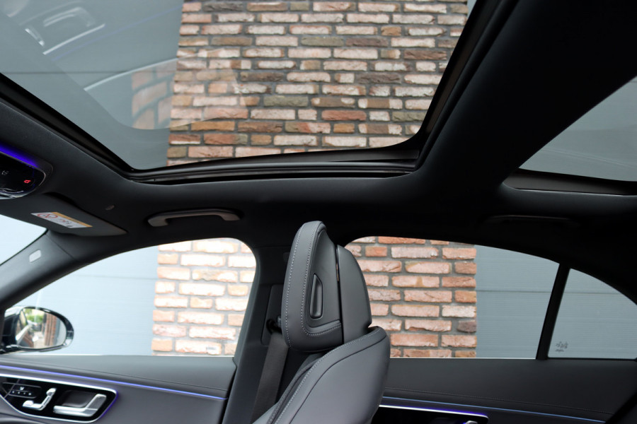 Mercedes-Benz E-Klasse 300 e AMG Line Premium Aut9 | Hyperscreen | Distronic+ | Burmester | Panoramadak | Memory | Digital Light | Surround Camera | Keyless Go |