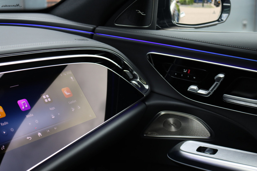Mercedes-Benz E-Klasse 300 e AMG Line Premium Aut9 | Hyperscreen | Distronic+ | Burmester | Panoramadak | Memory | Digital Light | Surround Camera | Keyless Go |