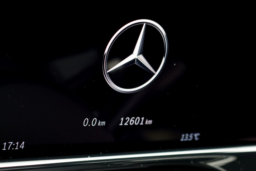 Mercedes-Benz E-Klasse 300 e AMG Line Premium Aut9 | Hyperscreen | Distronic+ | Burmester | Panoramadak | Memory | Digital Light | Surround Camera | Keyless Go |