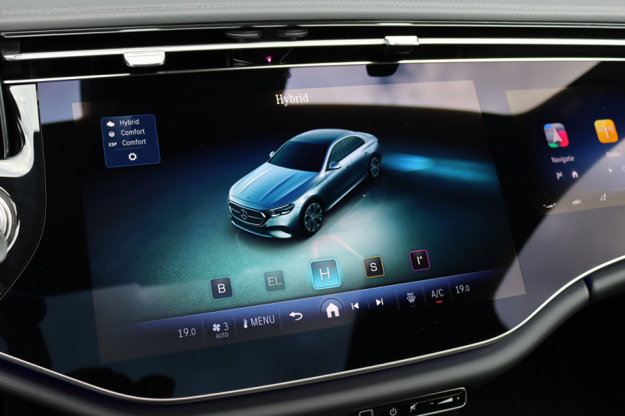 Mercedes-Benz E-Klasse 300 e AMG Line Premium Aut9 | Hyperscreen | Distronic+ | Burmester | Panoramadak | Memory | Digital Light | Surround Camera | Keyless Go |