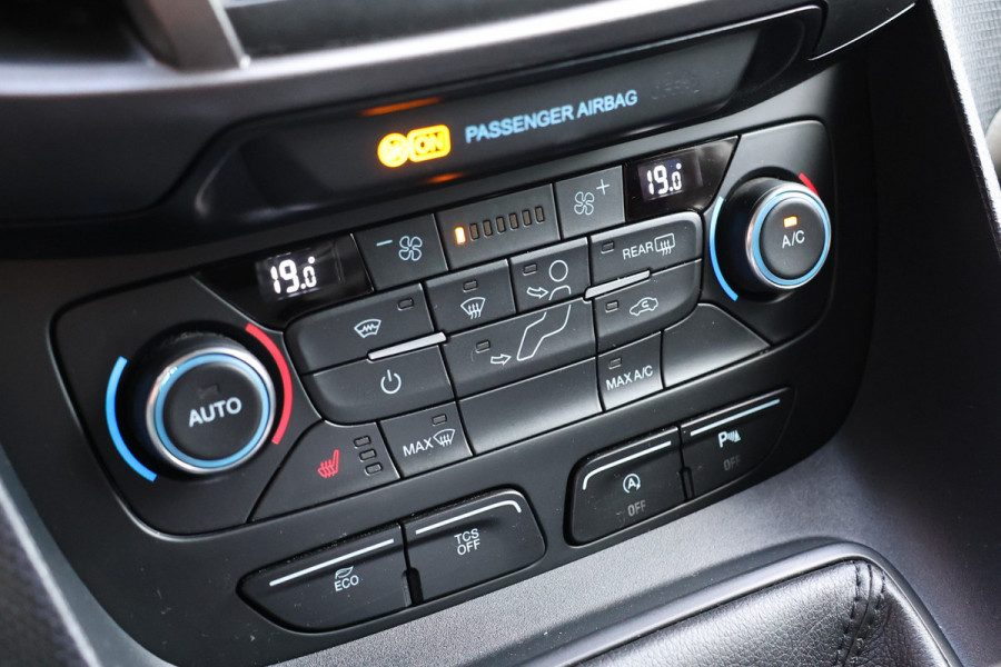 Ford Transit Connect 1.5 EcoBlue L2 120 PK | Raptor Edition | L+R Schuifdeur | Navigatie | CarPlay | Camera | Stoelverwarming | Climate control | Trekhaak afneembaar | PDC V+A | DAB | Nieuwe APK | Dealer onderhouden