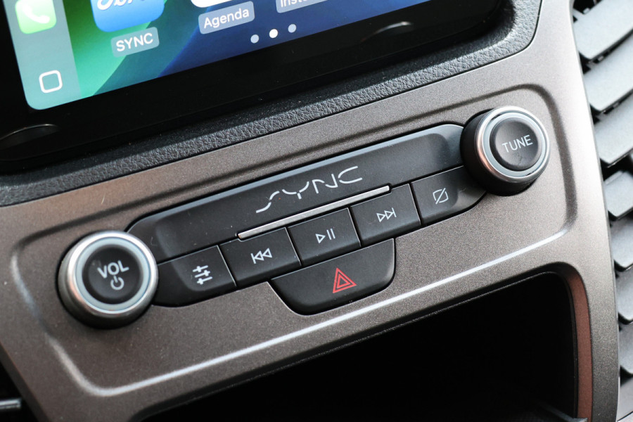 Ford Transit Connect 1.5 EcoBlue L2 120 PK | Raptor Edition | L+R Schuifdeur | Navigatie | CarPlay | Camera | Stoelverwarming | Climate control | Trekhaak afneembaar | PDC V+A | DAB | Nieuwe APK | Dealer onderhouden