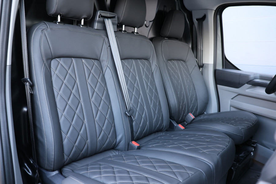 Ford Transit Custom 300 2.0 TDCI 170 PK L2H1 Limited | L+R Schuifdeur | ACC | Blind Spot | Camera | Lane Assist | Stoelverwarming | CarPlay | Naviga | Raptor Edition | Trekhaak | 3-Zitter | MODELJAAR 2025 | Verlengde fabrieksgarantie tot 12-2029
