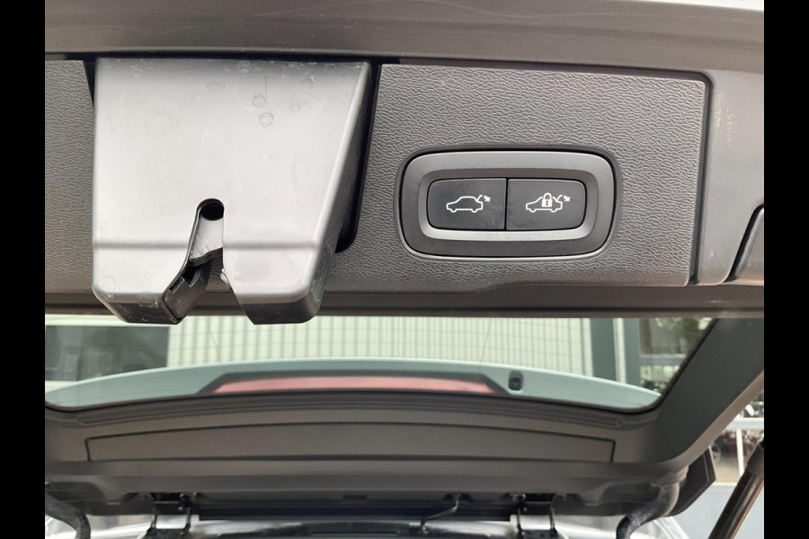 Volvo XC60 2.0 Recharge T8 AWD R-Design