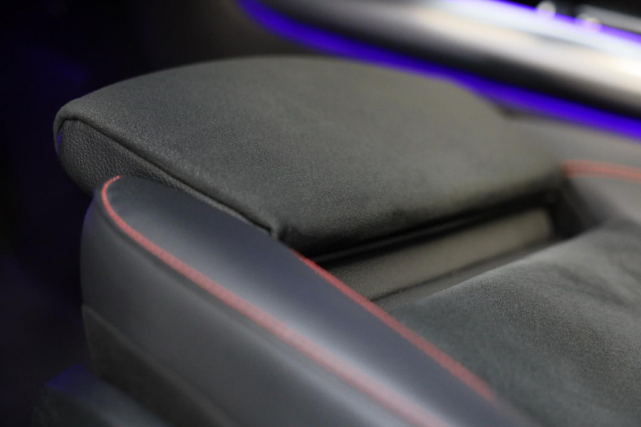 Mercedes-Benz GLA 200 AMG Line / 163 Pk / AUT / Elek Stoelen / Ecc / Lane Assist / Cruise Control / Open Pano / Led