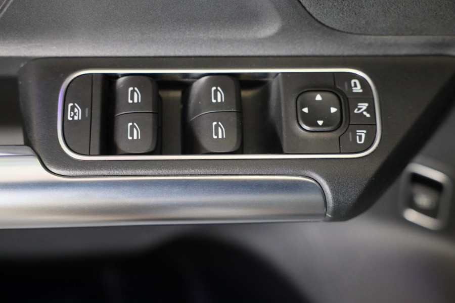 Mercedes-Benz GLA 200 AMG Line / 163 Pk / AUT / Elek Stoelen / Ecc / Lane Assist / Cruise Control / Open Pano / Led