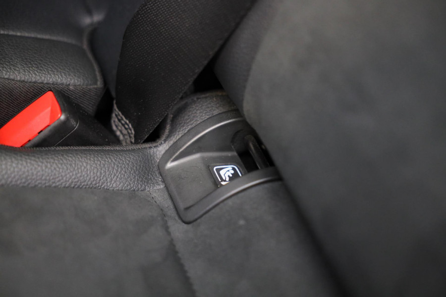Mercedes-Benz GLA 200 AMG Line / 163 Pk / AUT / Elek Stoelen / Ecc / Lane Assist / Cruise Control / Open Pano / Led