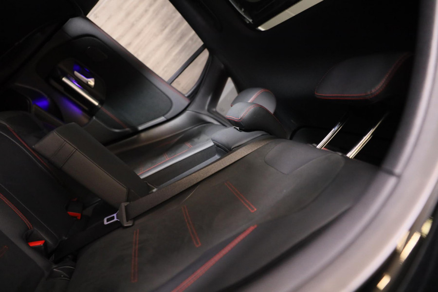 Mercedes-Benz GLA 200 AMG Line / 163 Pk / AUT / Elek Stoelen / Ecc / Lane Assist / Cruise Control / Open Pano / Led
