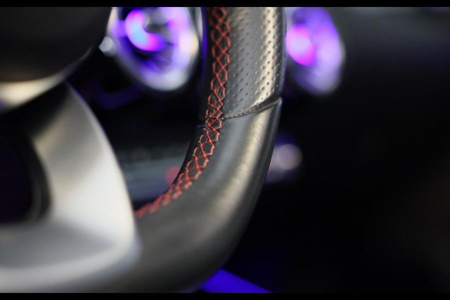 Mercedes-Benz GLA 200 AMG Line / 163 Pk / AUT / Elek Stoelen / Ecc / Lane Assist / Cruise Control / Open Pano / Led