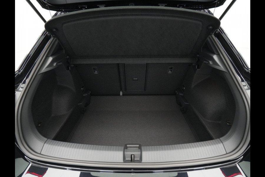 Volkswagen T-Roc R-Line Edition | 'App-Connect' draadloze smartphone integratie | Airconditioning automatisch, 2-zone (Climatronic) | Automatische afstandsregeling (Adaptive Cruise Control)