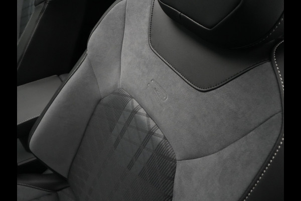 Volkswagen T-Roc R-Line Edition | 'App-Connect' draadloze smartphone integratie | Airconditioning automatisch, 2-zone (Climatronic) | Automatische afstandsregeling (Adaptive Cruise Control)
