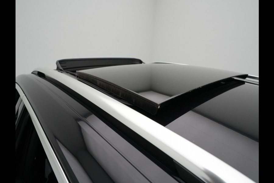 Volkswagen T-Roc R-Line Edition | 'App-Connect' draadloze smartphone integratie | Airconditioning automatisch, 2-zone (Climatronic) | Automatische afstandsregeling (Adaptive Cruise Control)
