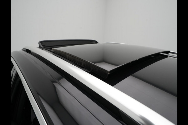 Volkswagen T-Roc R-Line Edition | 'App-Connect' draadloze smartphone integratie | Airconditioning automatisch, 2-zone (Climatronic) | Automatische afstandsregeling (Adaptive Cruise Control)