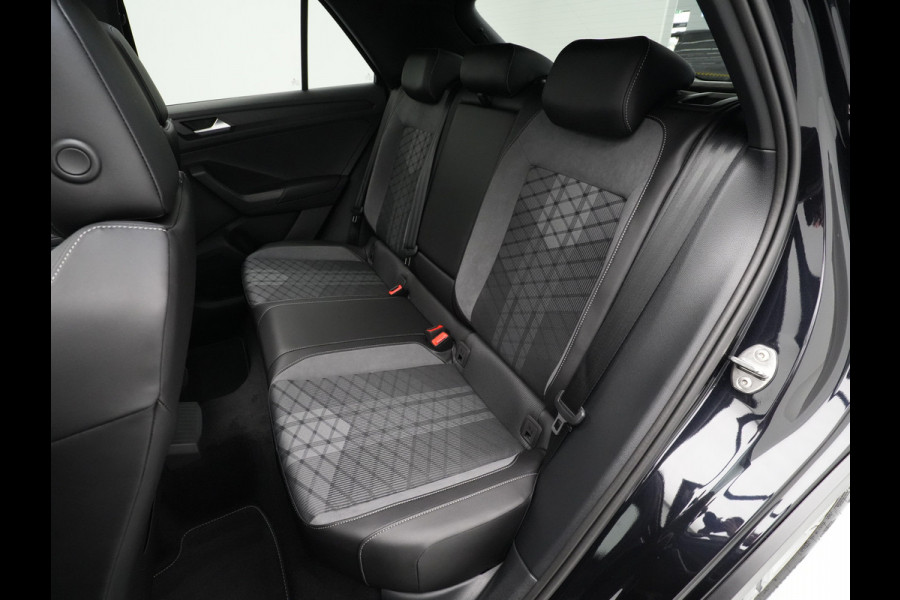 Volkswagen T-Roc R-Line Edition | 'App-Connect' draadloze smartphone integratie | Airconditioning automatisch, 2-zone (Climatronic) | Automatische afstandsregeling (Adaptive Cruise Control)