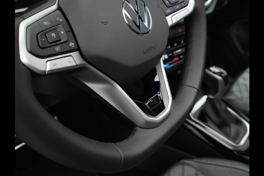 Volkswagen T-Roc R-Line Edition | 'App-Connect' draadloze smartphone integratie | Airconditioning automatisch, 2-zone (Climatronic) | Automatische afstandsregeling (Adaptive Cruise Control)