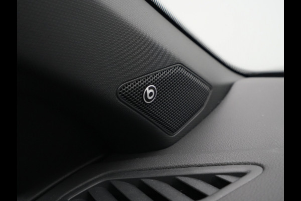 Volkswagen T-Roc R-Line Edition | 'App-Connect' draadloze smartphone integratie | Airconditioning automatisch, 2-zone (Climatronic) | Automatische afstandsregeling (Adaptive Cruise Control)