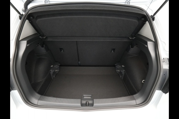 Volkswagen T-Cross Life Edition | 'App-Connect' draadloze smartphone integratie | Achterlichten LED | Afstandscontrolesysteem (Front Assist)