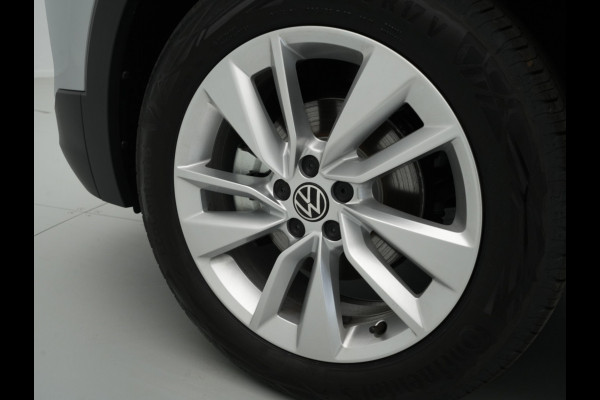 Volkswagen T-Cross Life Edition | 'App-Connect' draadloze smartphone integratie | Achterlichten LED | Afstandscontrolesysteem (Front Assist)