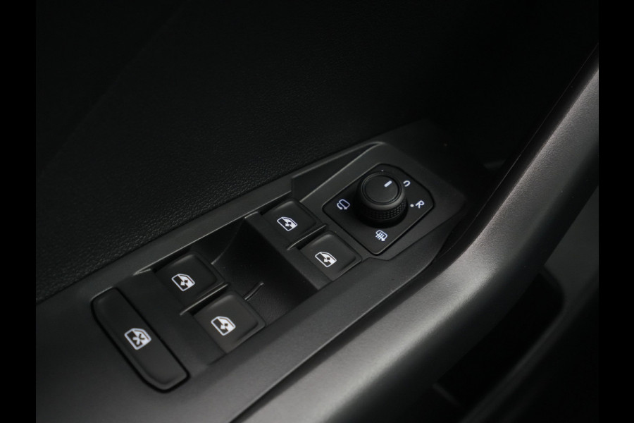 Volkswagen T-Cross Life Edition | 'App-Connect' draadloze smartphone integratie | Achterlichten LED | Afstandscontrolesysteem (Front Assist)