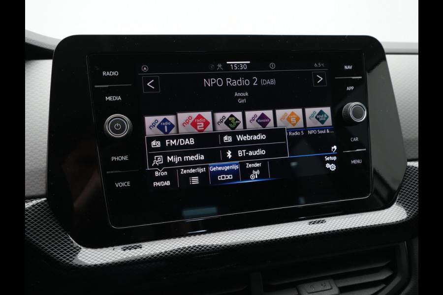 Volkswagen T-Cross Life Edition | 'App-Connect' draadloze smartphone integratie | Achterlichten LED | Afstandscontrolesysteem (Front Assist)