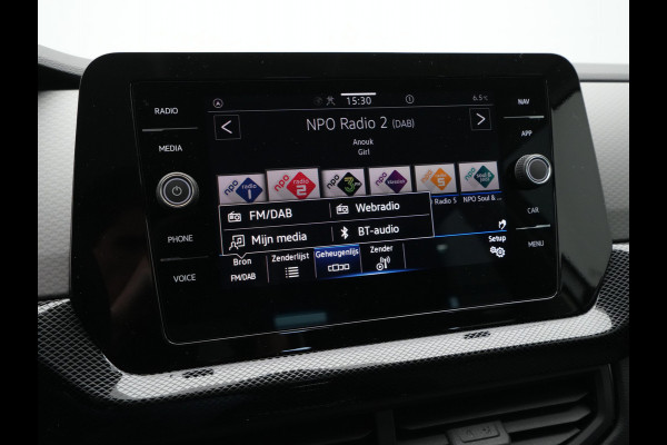 Volkswagen T-Cross Life Edition | 'App-Connect' draadloze smartphone integratie | Achterlichten LED | Afstandscontrolesysteem (Front Assist)