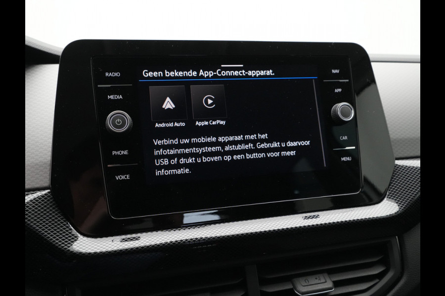 Volkswagen T-Cross Life Edition | 'App-Connect' draadloze smartphone integratie | Achterlichten LED | Afstandscontrolesysteem (Front Assist)