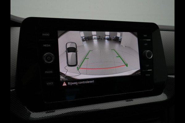 Volkswagen T-Cross Life Edition | 'App-Connect' draadloze smartphone integratie | Achterlichten LED | Afstandscontrolesysteem (Front Assist)