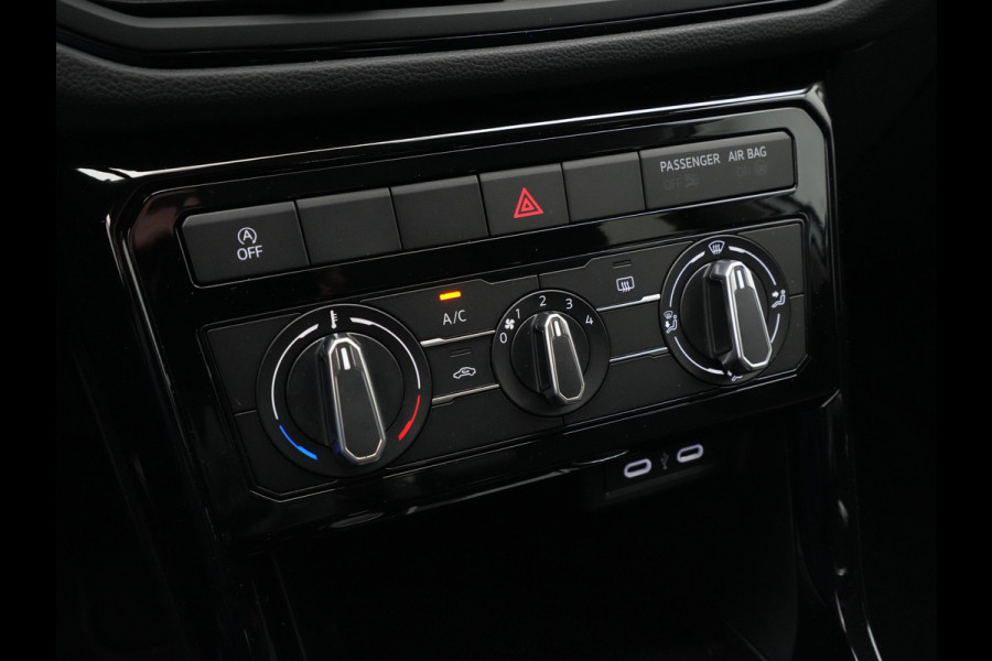 Volkswagen T-Cross Life Edition | 'App-Connect' draadloze smartphone integratie | Achterlichten LED | Afstandscontrolesysteem (Front Assist)