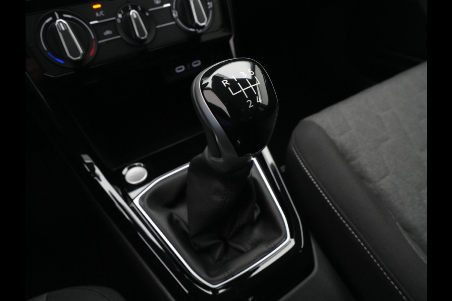 Volkswagen T-Cross Life Edition | 'App-Connect' draadloze smartphone integratie | Achterlichten LED | Afstandscontrolesysteem (Front Assist)